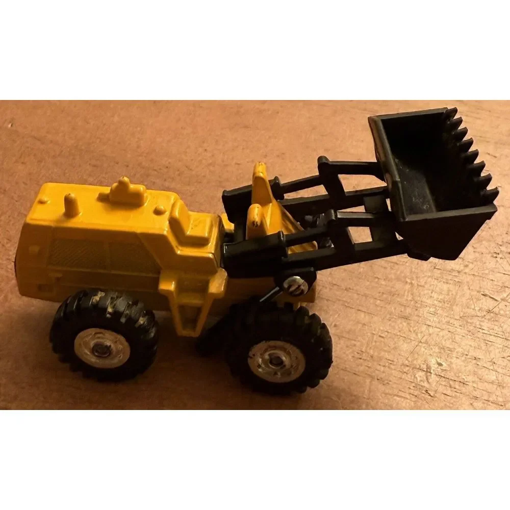 Vintage Die Cast‎ Tractor Shovel No. 9706 Yellow and Black 1/64 Scale